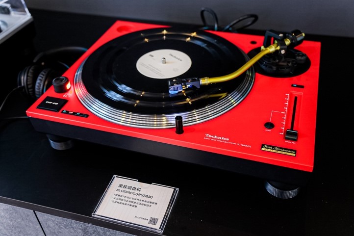 图：彩店宝彩票怎么SL-1200M7L 系列50周年纪念版黑胶唱盘机